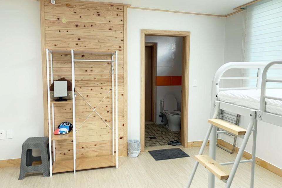 Togŭnnae Jeju Guesthouse מראה חיצוני תמונה