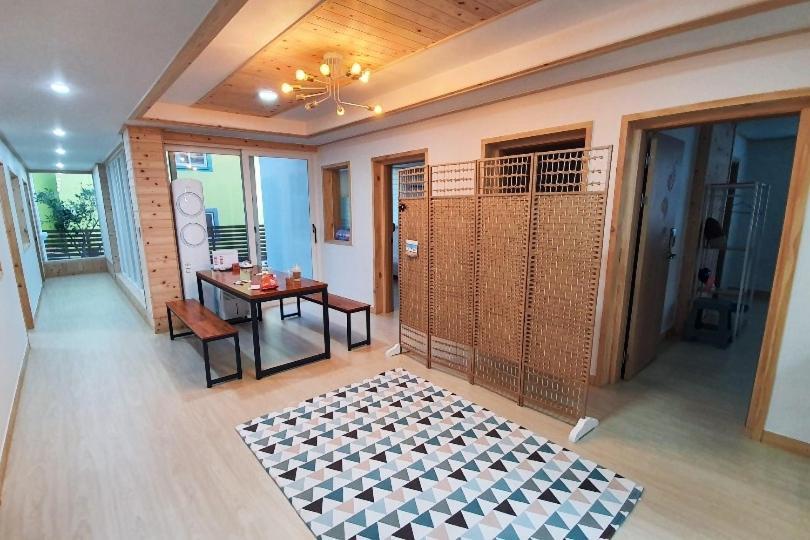 Togŭnnae Jeju Guesthouse מראה חיצוני תמונה